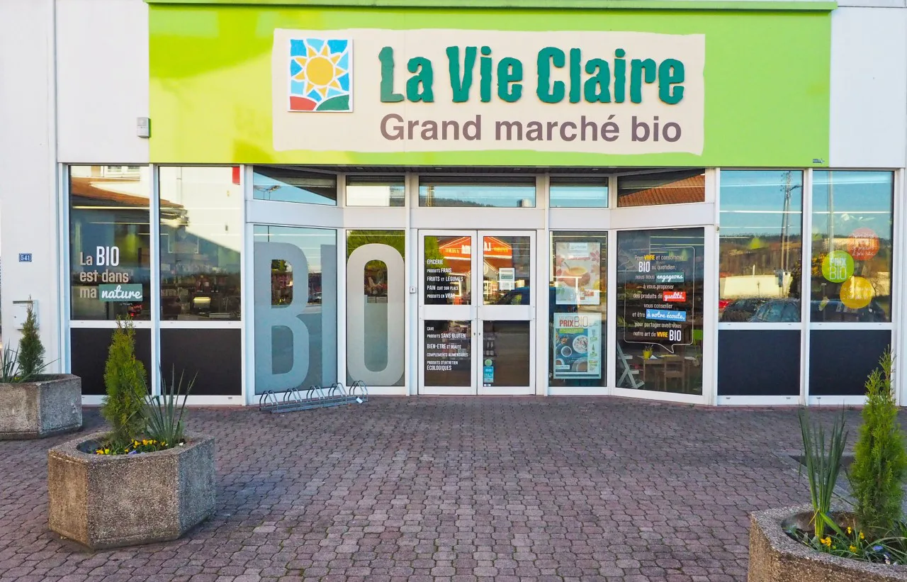 la vie claire grand marché bio façade magasin épicerie biologique paris