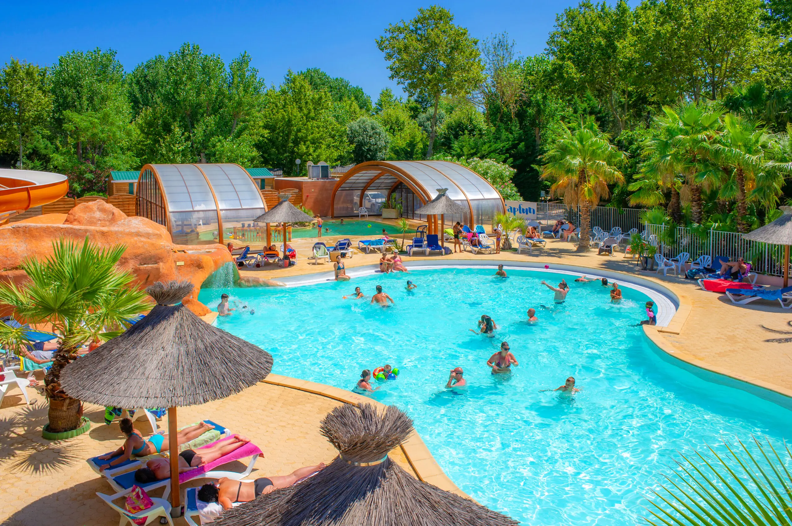 camping avec piscine, toboggans et parc aquatique en île-de-france